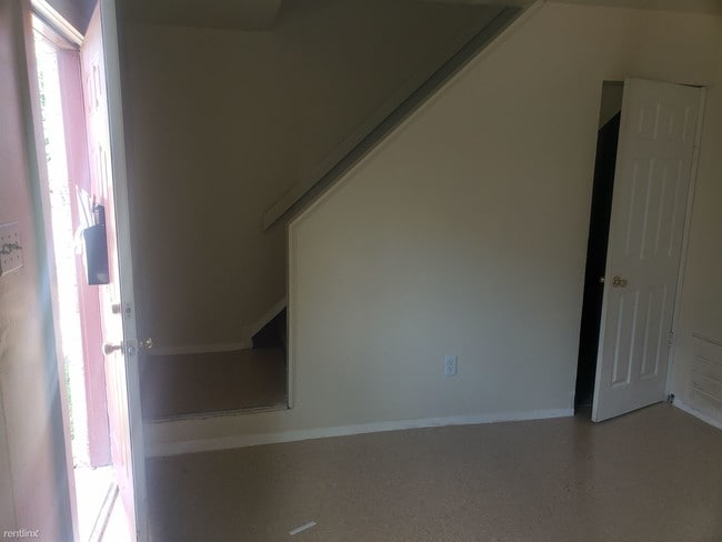 Building Photo - 3 br, 1 bath  - 2505 Lynhaven Ave