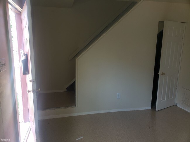 Foto del edificio - 3 br, 1 bath  - 2505 Lynhaven Ave
