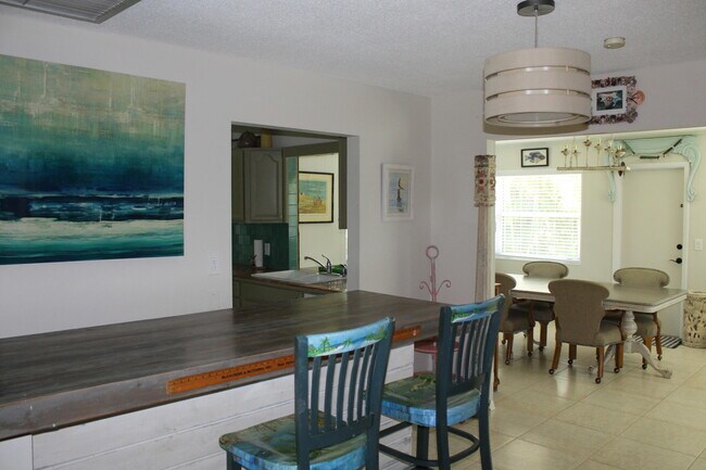 Foto del edificio - 307 W Riverside Dr