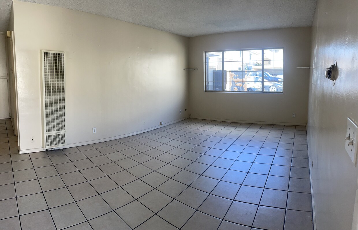 Primary Photo - 921 Carob Way