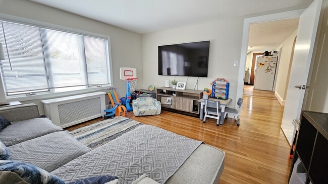 Building Photo - 539 Malden St