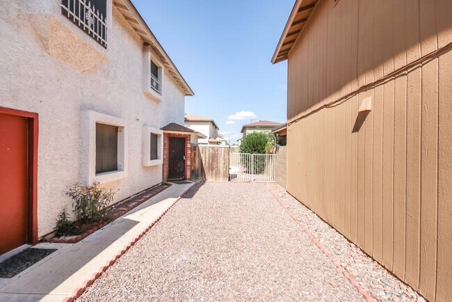 Foto del edificio - 3728 W Wagoner Rd