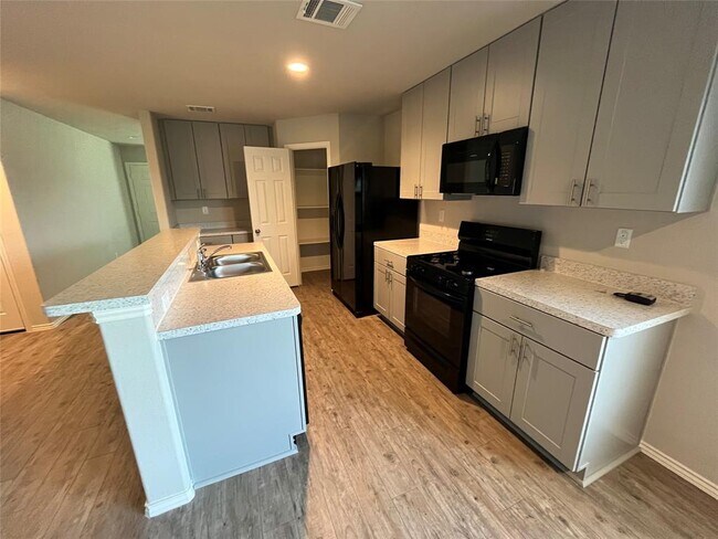 Foto del edificio - 14550 Breezy Orchard Trl