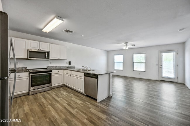 Building Photo - 211 Azteca Dr