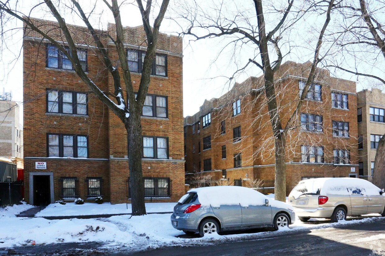 32113219 W Belle Plaine Ave, Chicago, IL 60618 Apartments at 3211