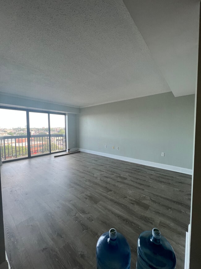 Foto del edificio - 15 North Beacon St