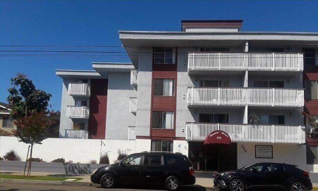 Foto del edificio - Newport Plaza