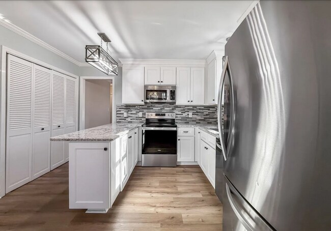 Foto del edificio - Spacious 3BR Home with Deck in Prime Wake Forest Location