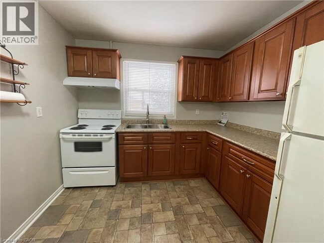 Building Photo - 10 Angus Rd