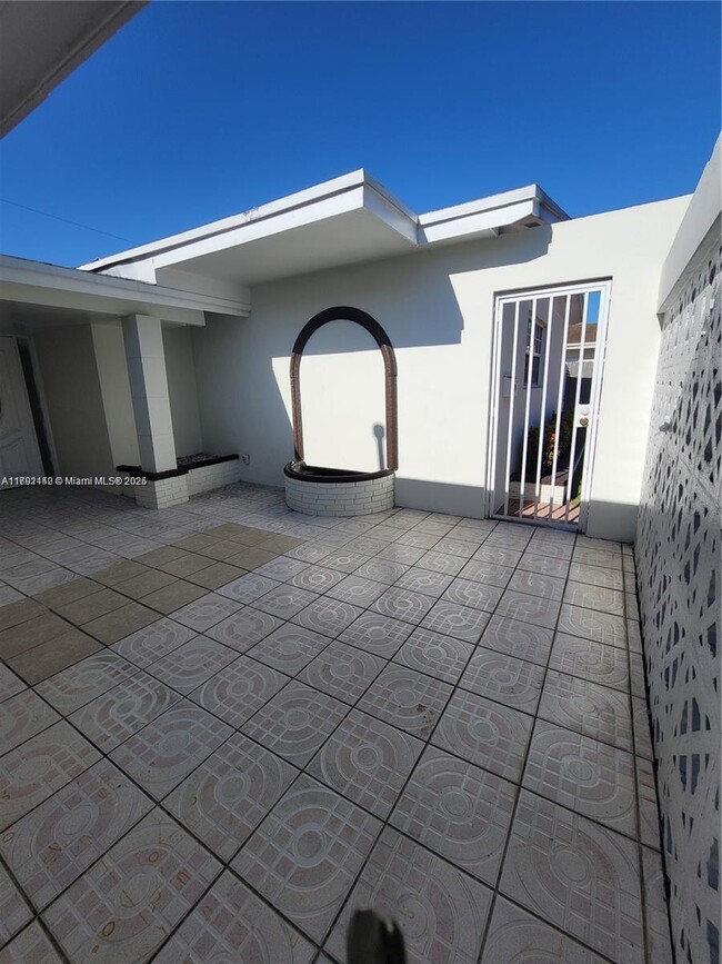 Foto del edificio - 12305 SW 42nd St