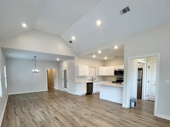 Building Photo - 239 Cedar St