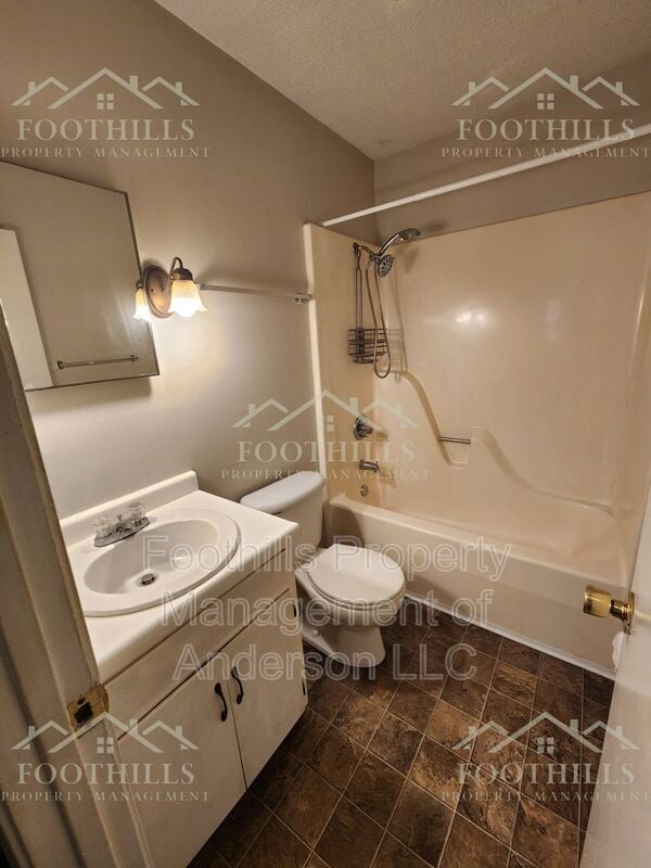 Building Photo - 305 Green Forest Dr