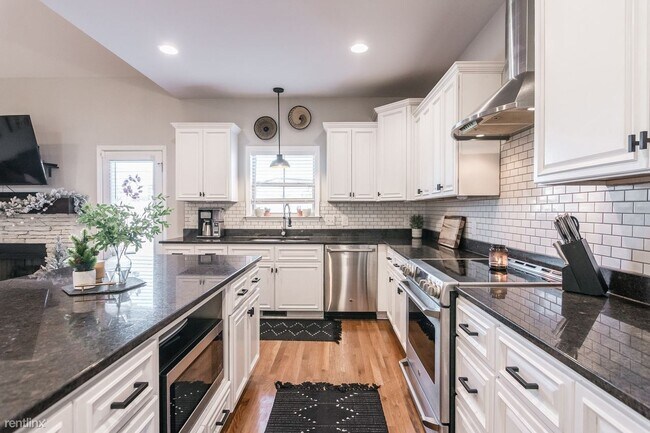 Building Photo - 5 br, 3 bath House - 1003 Rudder Drive