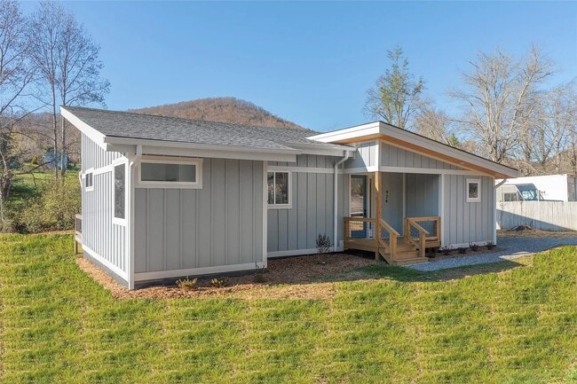 924 Riceville Rd
