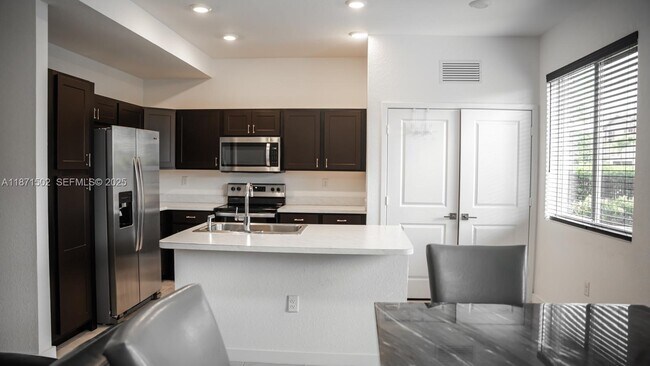 Foto del edificio - 1202 NW 208th Terrace