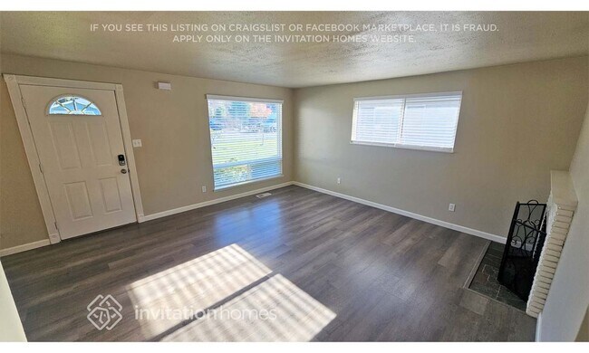 Foto del edificio - 1346 N Lenore Dr