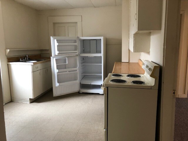 Kitchen - 10 Percival Ct