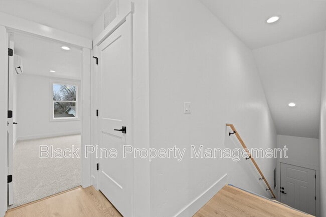 Building Photo - 4642 N Maple Grove Rd