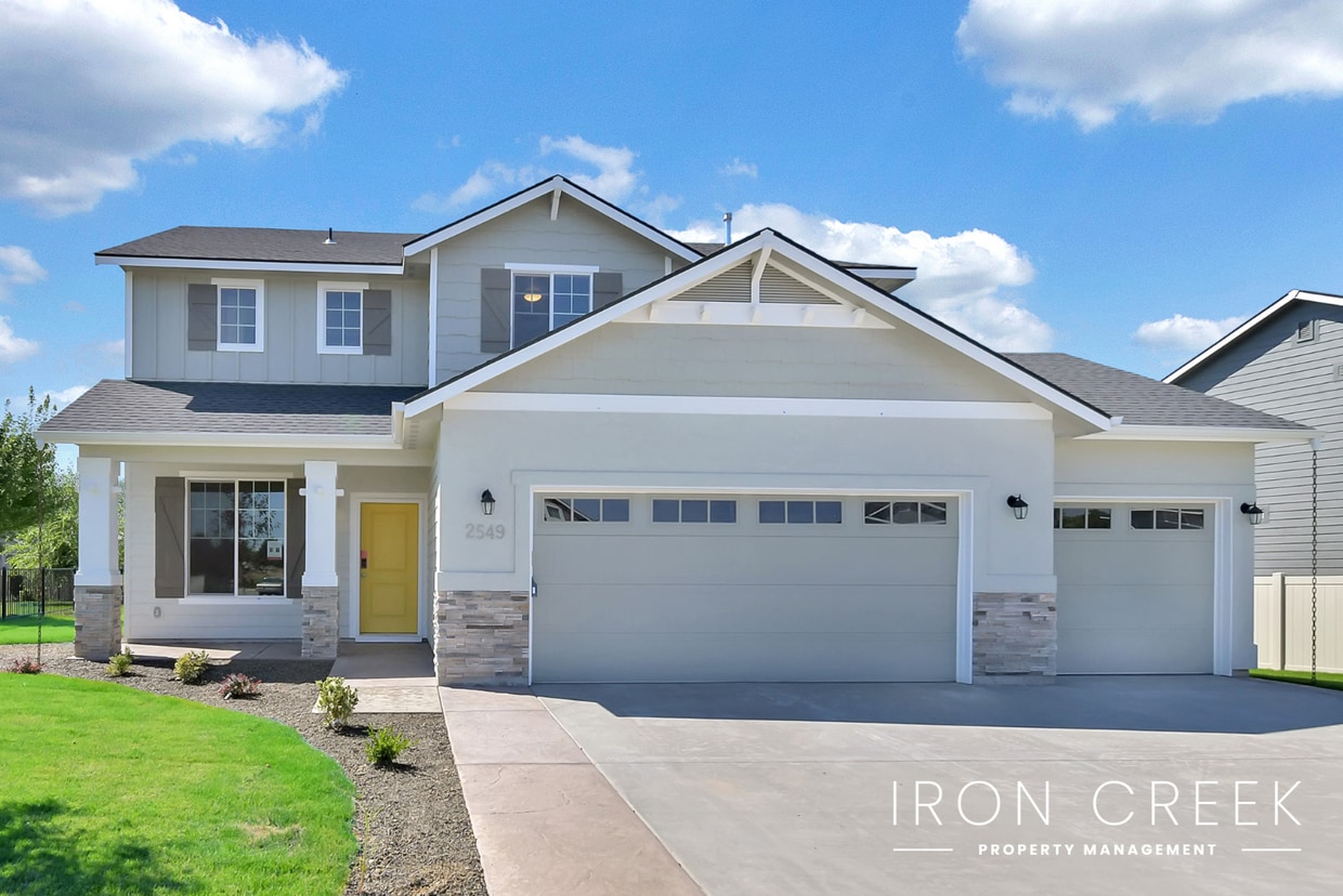Primary Photo - Beautiful 4 bed + office home backing to t...