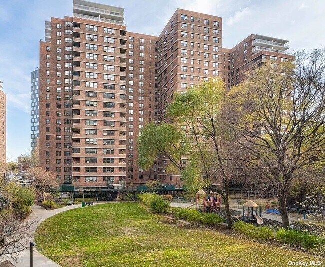 Foto del edificio - 387 Grand St