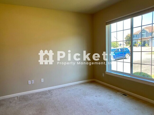 Foto del edificio - Spacious 4 Bedroom House in Fantastic Silv...