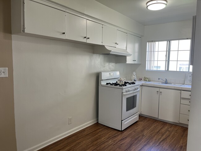 Building Photo - 6939 Hazeltine Ave