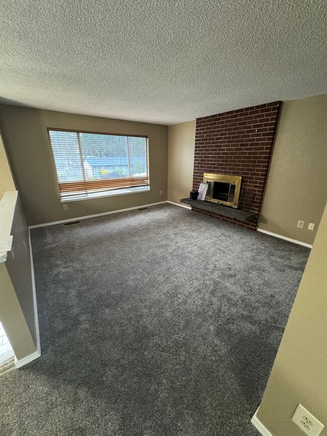 Building Photo - Spacious Covington Home with all New Appliances, Fresh Paint and Large Fenced Yard!