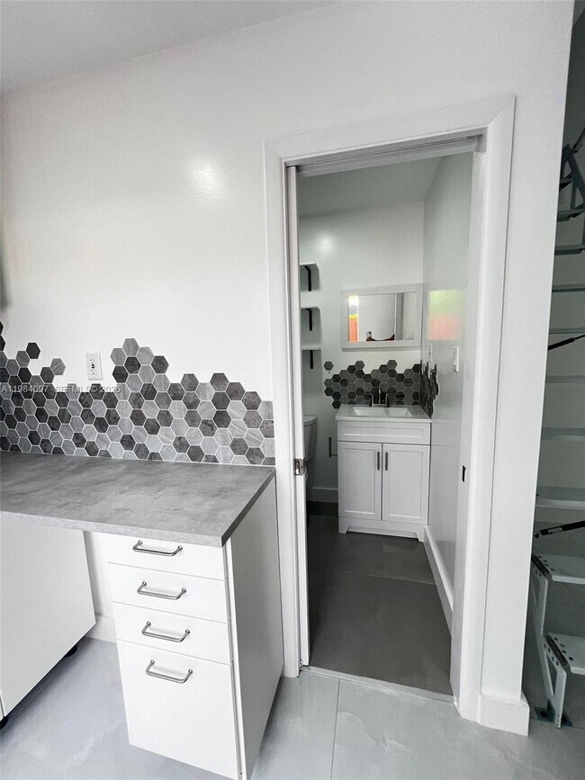 Foto del edificio - 4021 NW 6th St