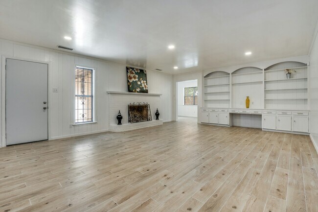 Building Photo - 6115 Red Bird Ct