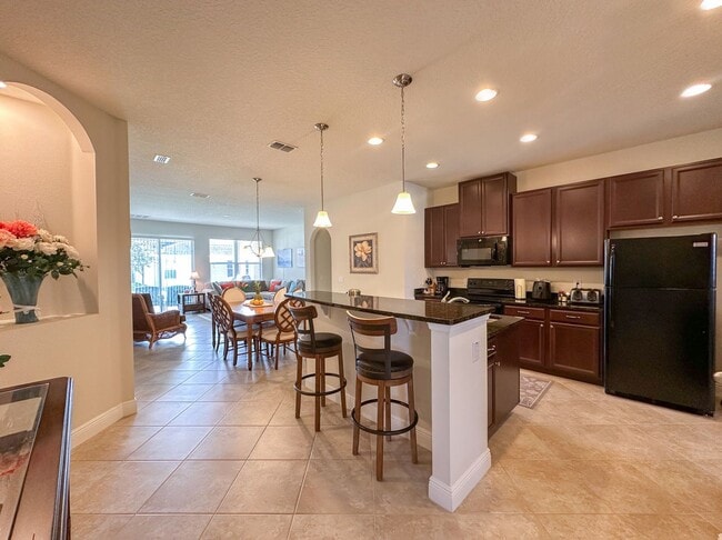 Building Photo - Furnished Rental in Golf Cart District!