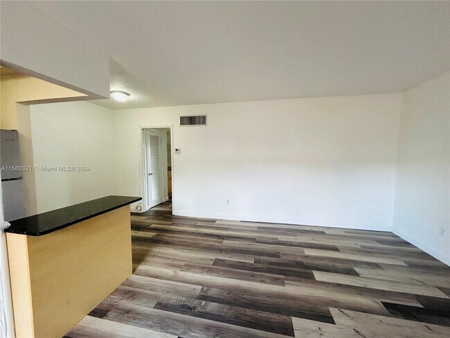 Foto del edificio - 7505 SW 82nd St