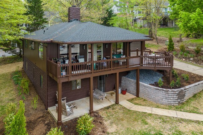 Foto del edificio - Exceptional home located in the Country Cl...