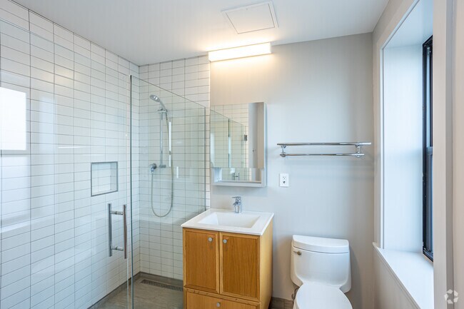 1 habitación, 1 baño, 485 pies cuadrados - Baño - 115 Mt Auburn (Fully Furnished)