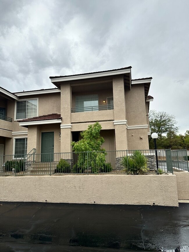 Building Photo - 9901 Trailwood Dr