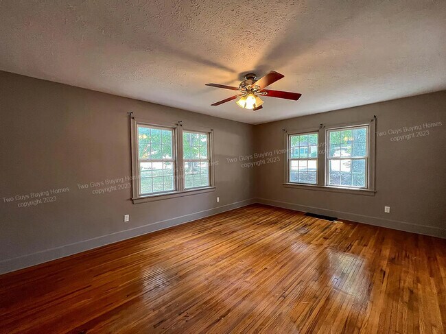 Building Photo - 1041 W Portland St