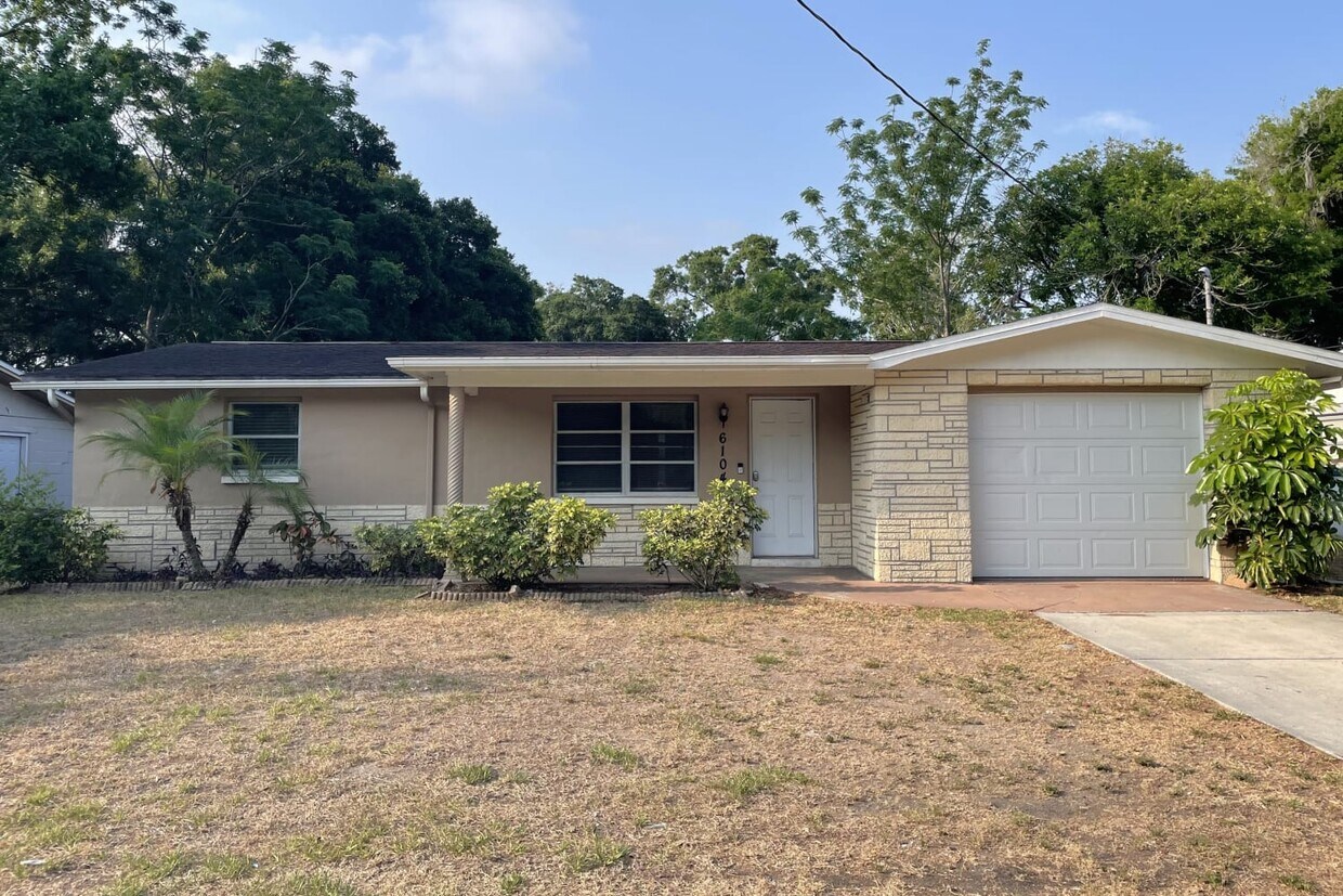 Foto principal - 6104 Louisiana Ave