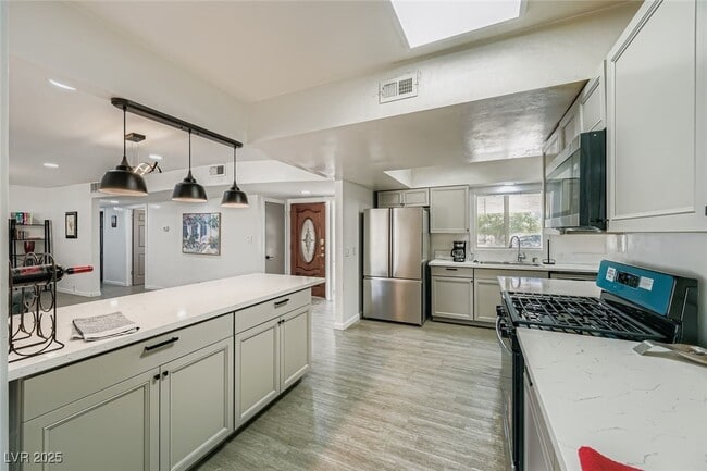 Building Photo - 555 Canosa Ave