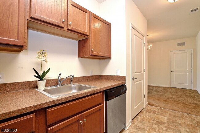 Building Photo - 647 Doral Ct
