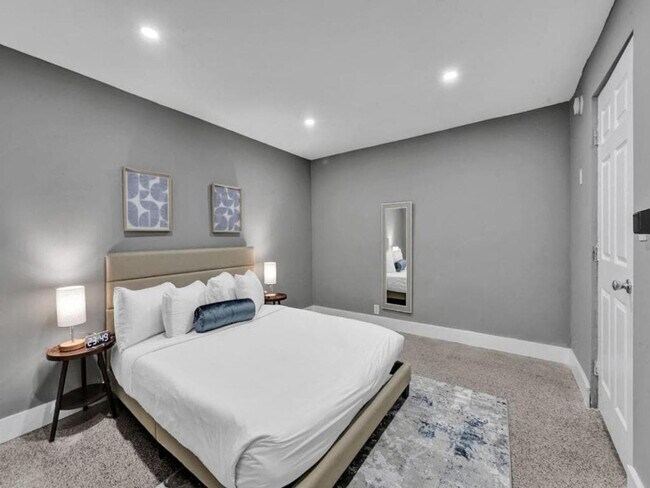 Foto del edificio - 906 N Riverside Dr