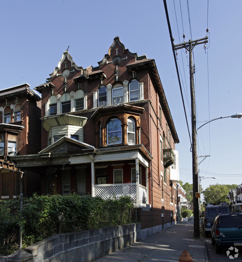 Primary Photo - 1901 W Venango St