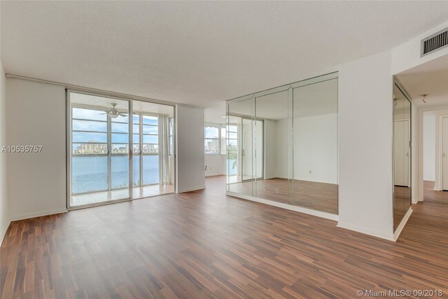 Building Photo - REEF NORTH CONDO
