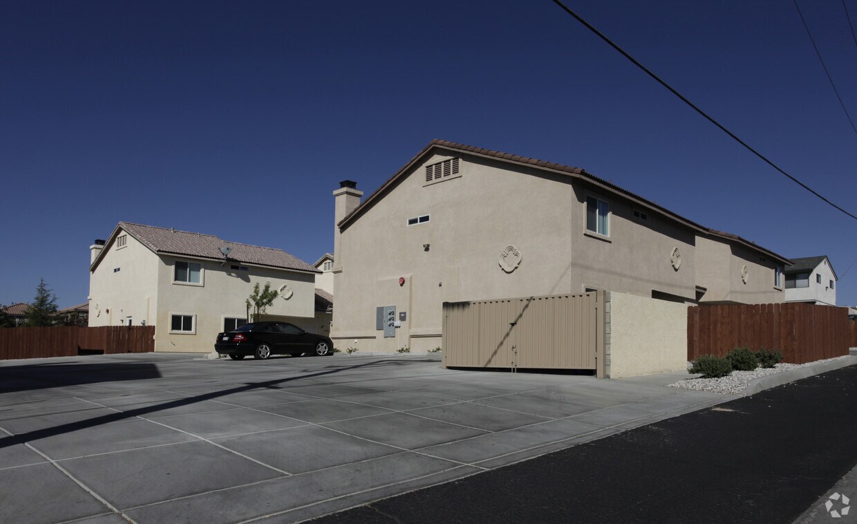 Foto del edificio - Rocky View Town Homes