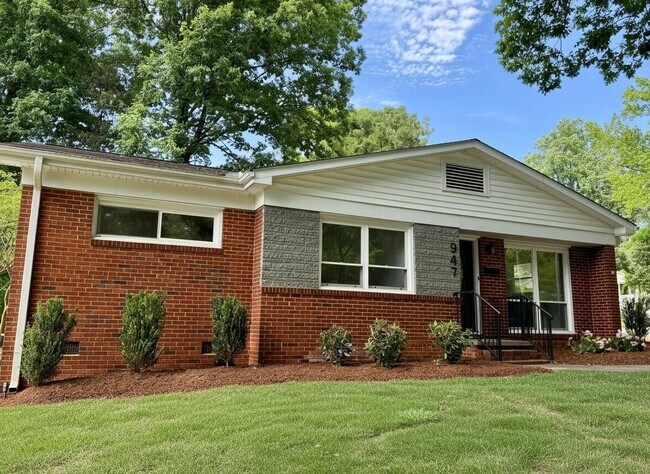Foto del edificio - 947 Dudley Dr
