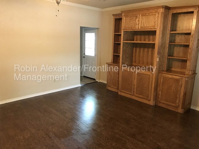 Building Photo - 304 S Bowie Dr