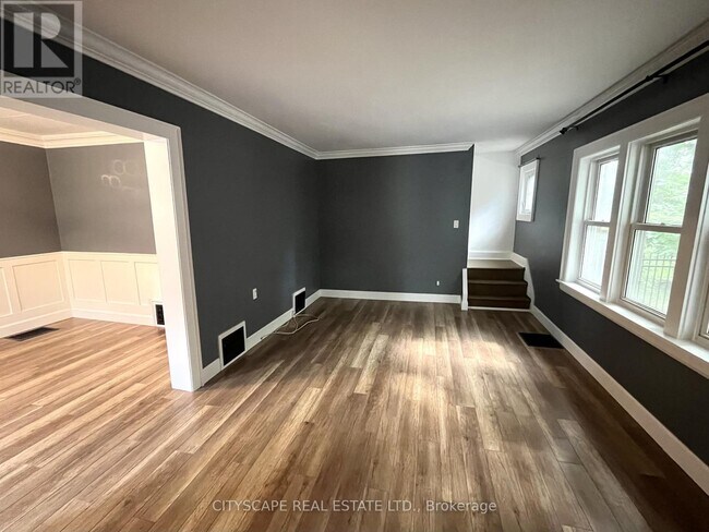 Photo du bâtiment - 613 Carnegie Ave