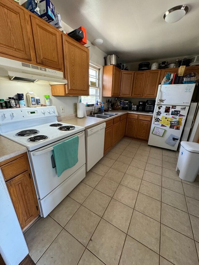 Building Photo - 3 bedroom/2 bathroom house near KU