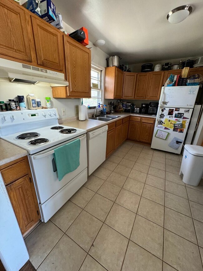 Foto del edificio - 3 bedroom/2 bathroom house near KU