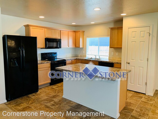 Foto del edificio - 3 br, 2 bath House - 4691 N Price Ave