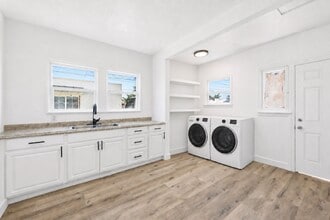Building Photo - 1510 W 52nd St