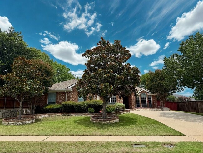 Building Photo - 15760 Scenic Rd